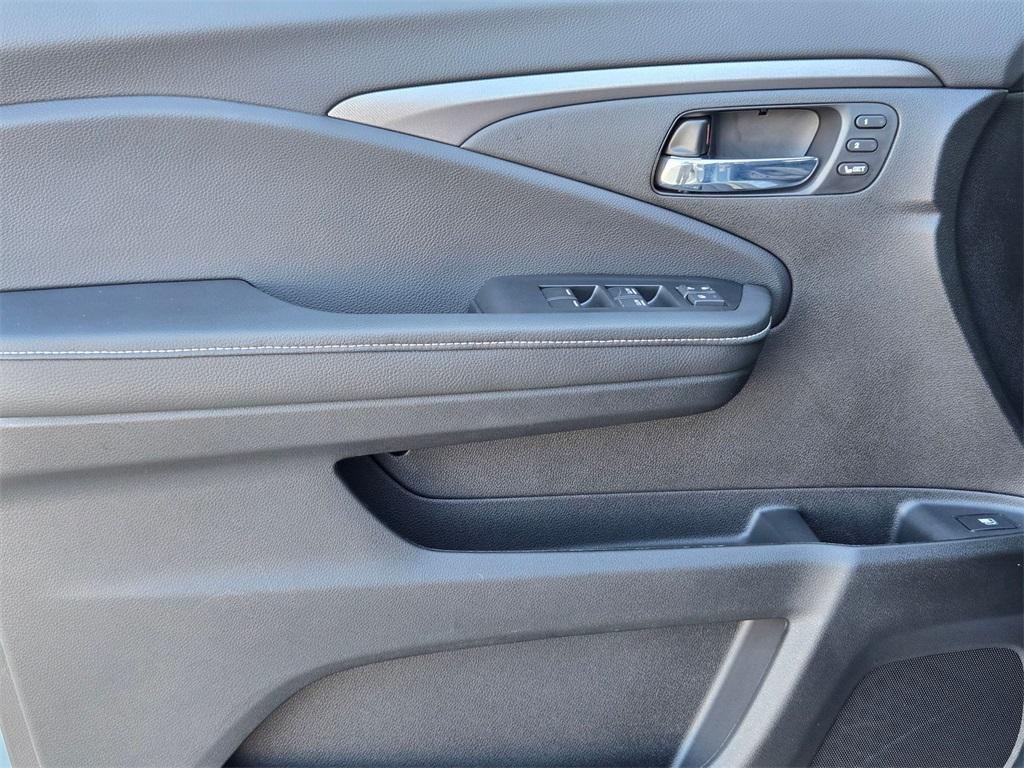 used 2025 Honda Ridgeline car, priced at $36,813