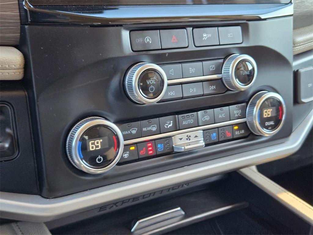 used 2024 Ford Expedition car, priced at $45,940