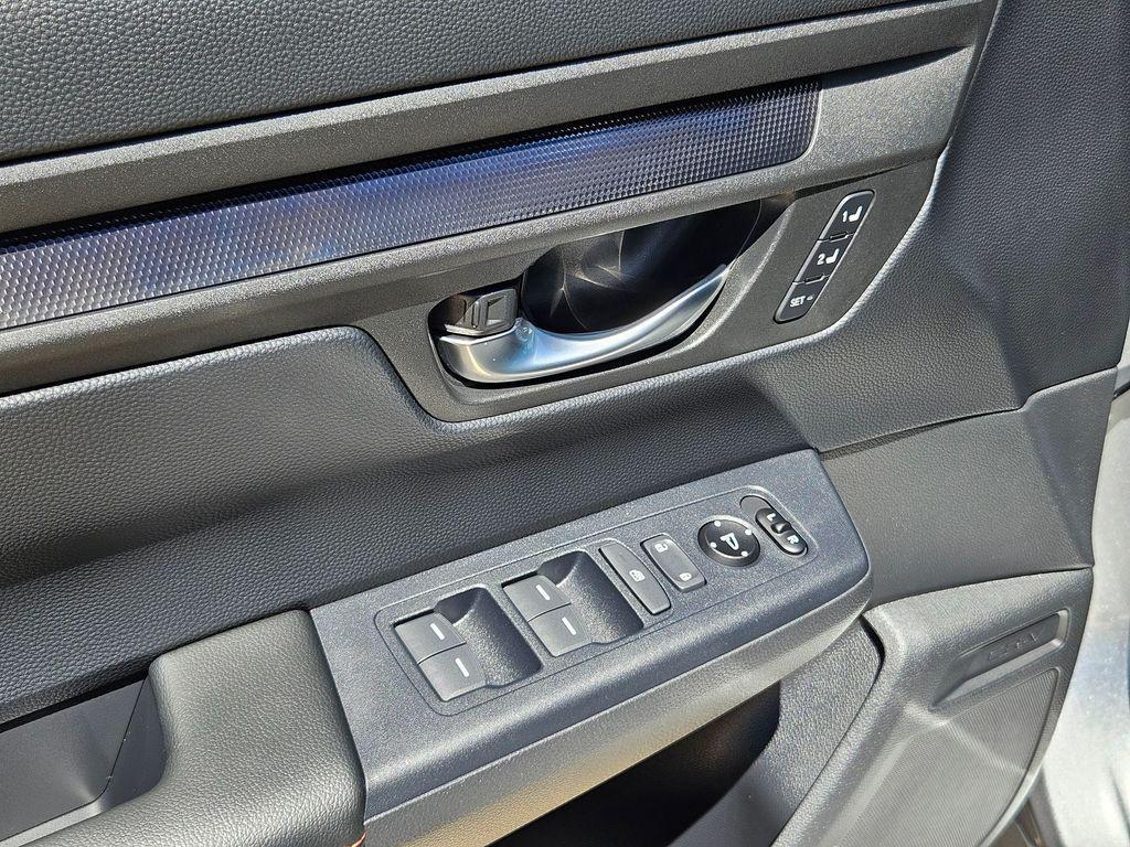 new 2025 Honda CR-V Hybrid car, priced at $37,043
