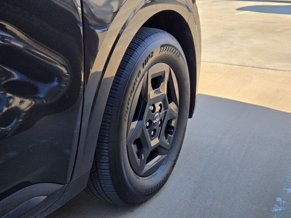 used 2025 Kia Carnival car, priced at $33,262