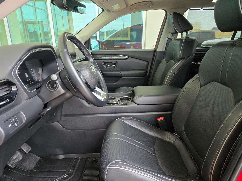 used 2025 Honda Pilot car, priced at $44,553