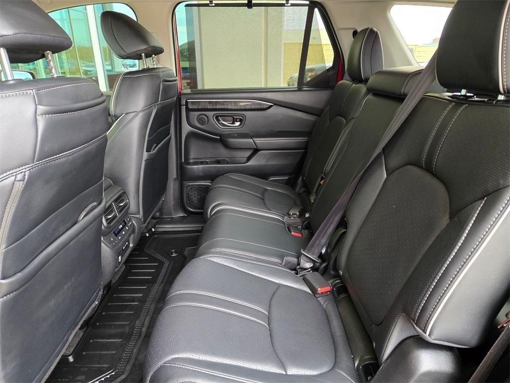 used 2025 Honda Pilot car, priced at $44,553