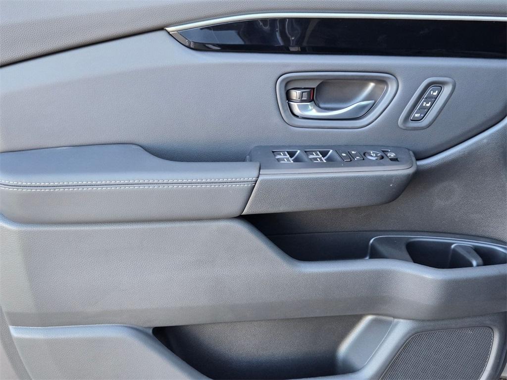 new 2025 Honda Pilot car, priced at $46,075