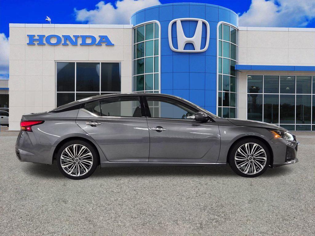 used 2023 Nissan Altima car, priced at $21,982