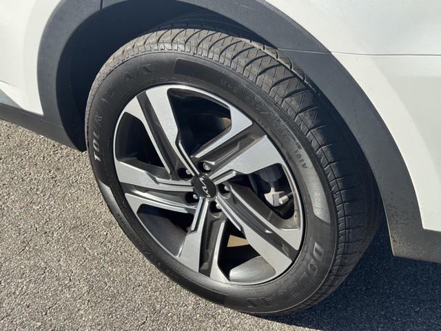 used 2022 Kia Sorento Plug-In Hybrid car, priced at $25,599