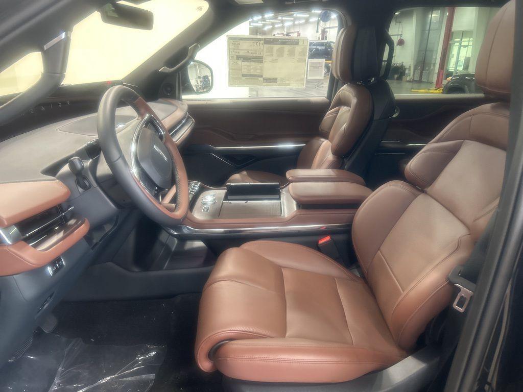 new 2025 Lincoln Navigator car, priced at $101,190