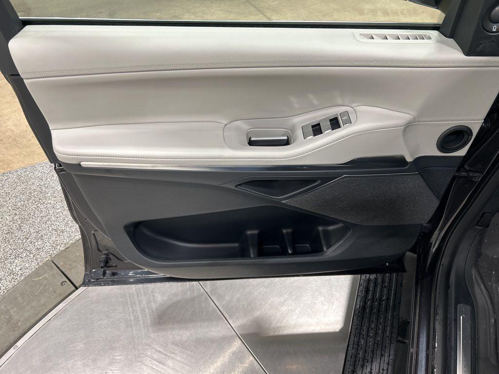 new 2025 Lincoln Navigator car, priced at $106,720