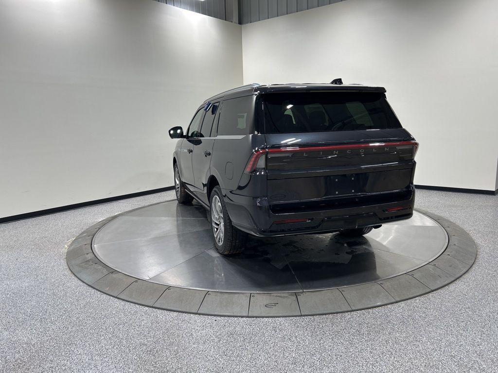 new 2025 Lincoln Navigator car, priced at $106,720