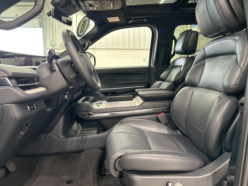 new 2026 Lincoln Navigator car, priced at $107,290