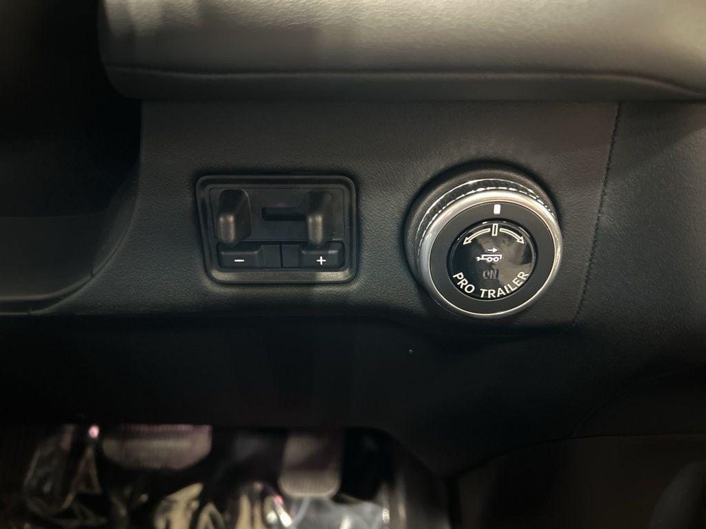 new 2025 Lincoln Navigator car, priced at $106,835