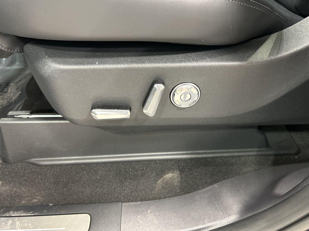 new 2025 Lincoln Navigator car, priced at $106,835