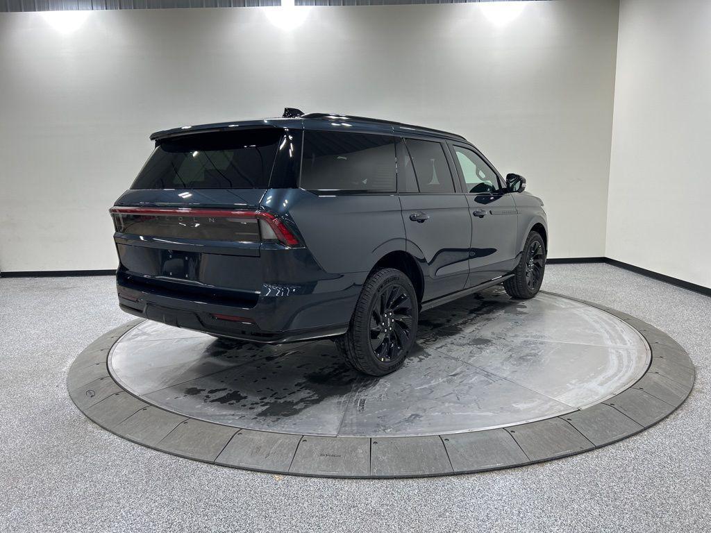 new 2025 Lincoln Navigator car, priced at $106,835