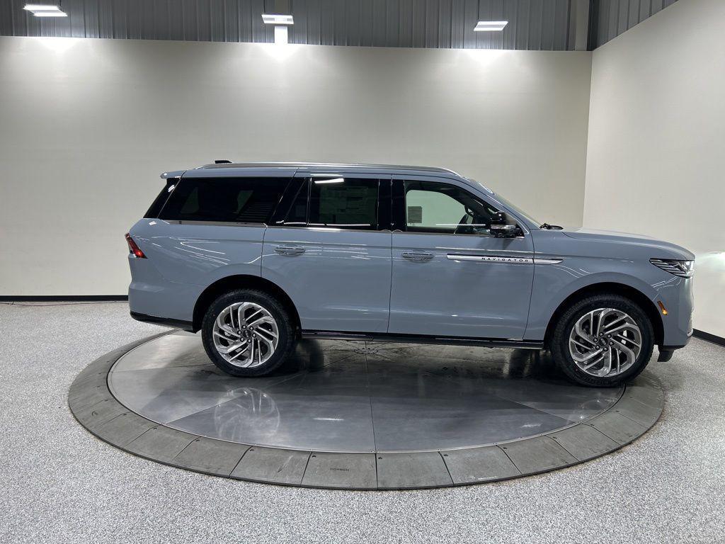 new 2026 Lincoln Navigator car, priced at $100,293