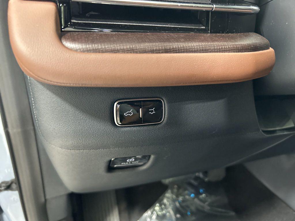 new 2026 Lincoln Navigator car, priced at $100,293