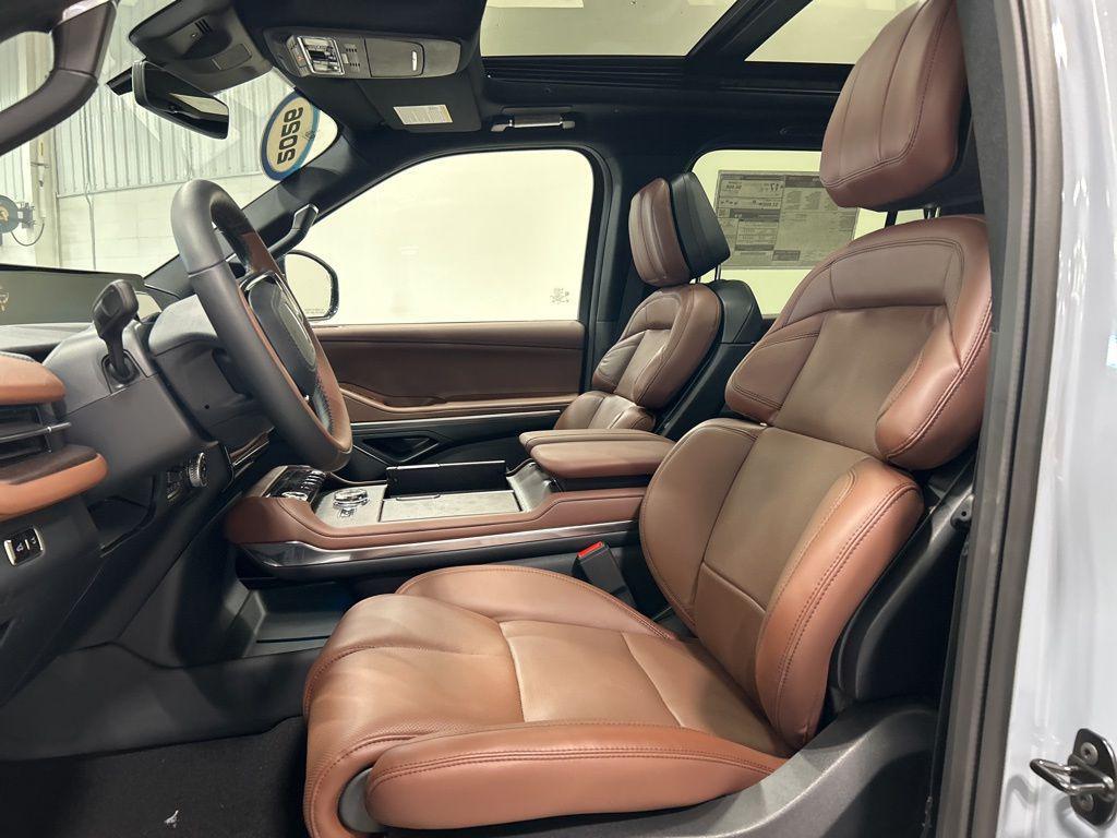 new 2026 Lincoln Navigator car, priced at $100,293