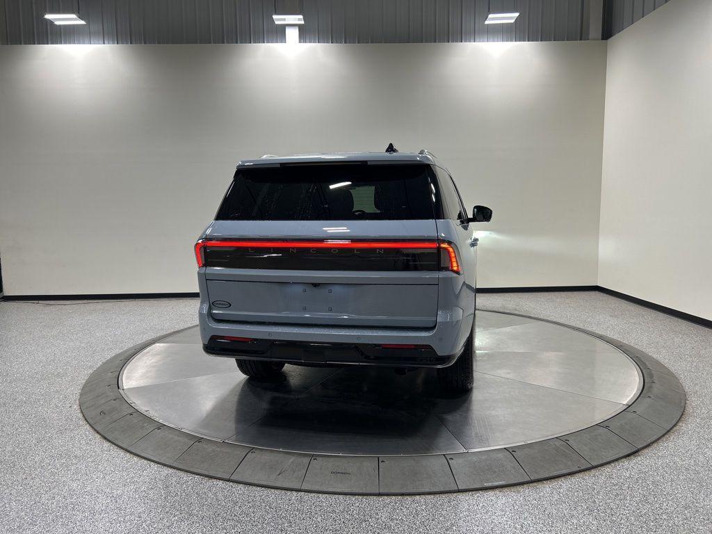 new 2026 Lincoln Navigator car, priced at $100,293