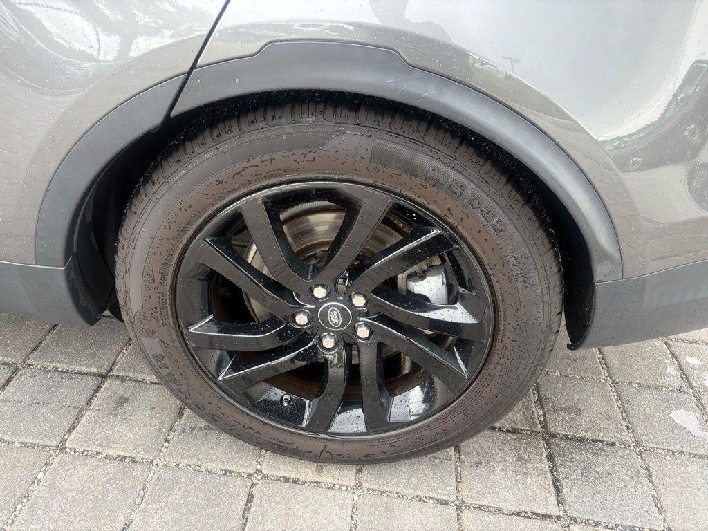 used 2019 Land Rover Discovery car, priced at $20,299