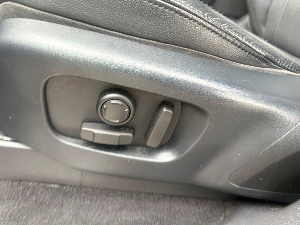 used 2019 Land Rover Discovery car, priced at $20,299