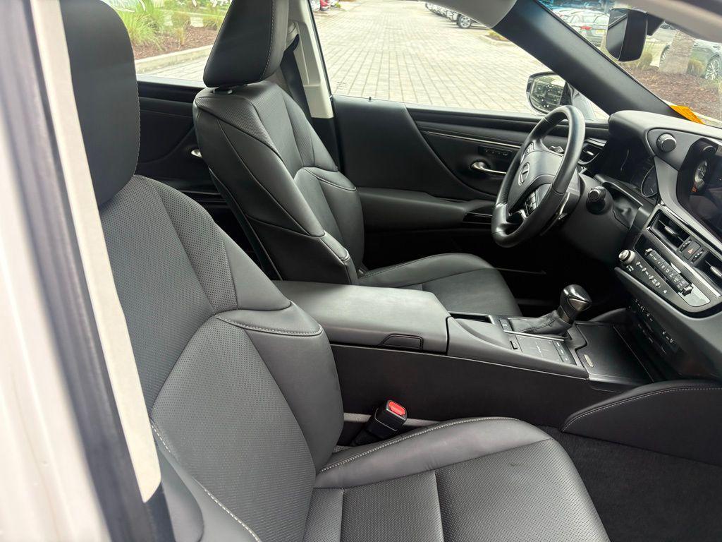 used 2022 Lexus ES 350 car, priced at $38,655
