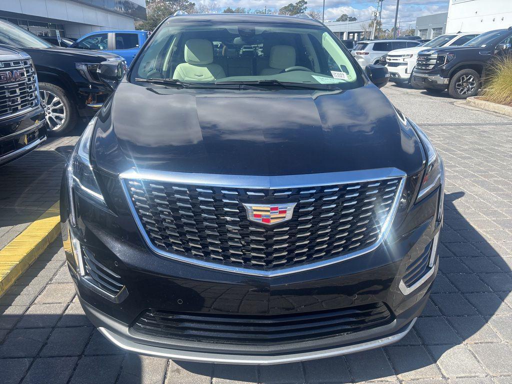 used 2025 Cadillac XT5 car, priced at $40,149