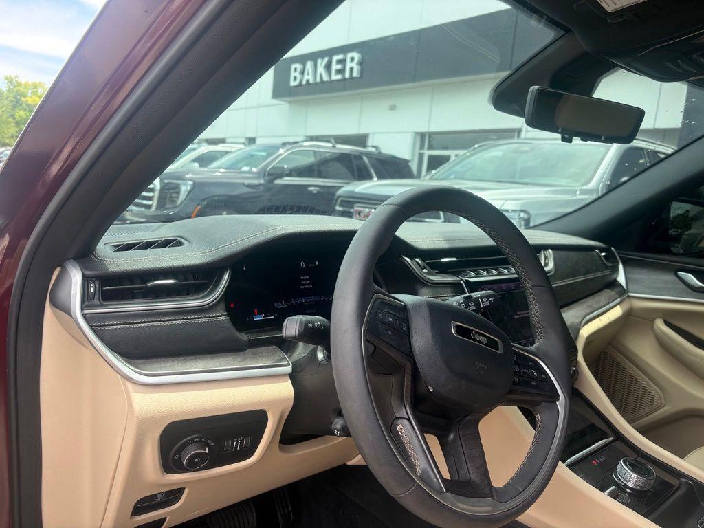 used 2025 Jeep Grand Cherokee car, priced at $39,048