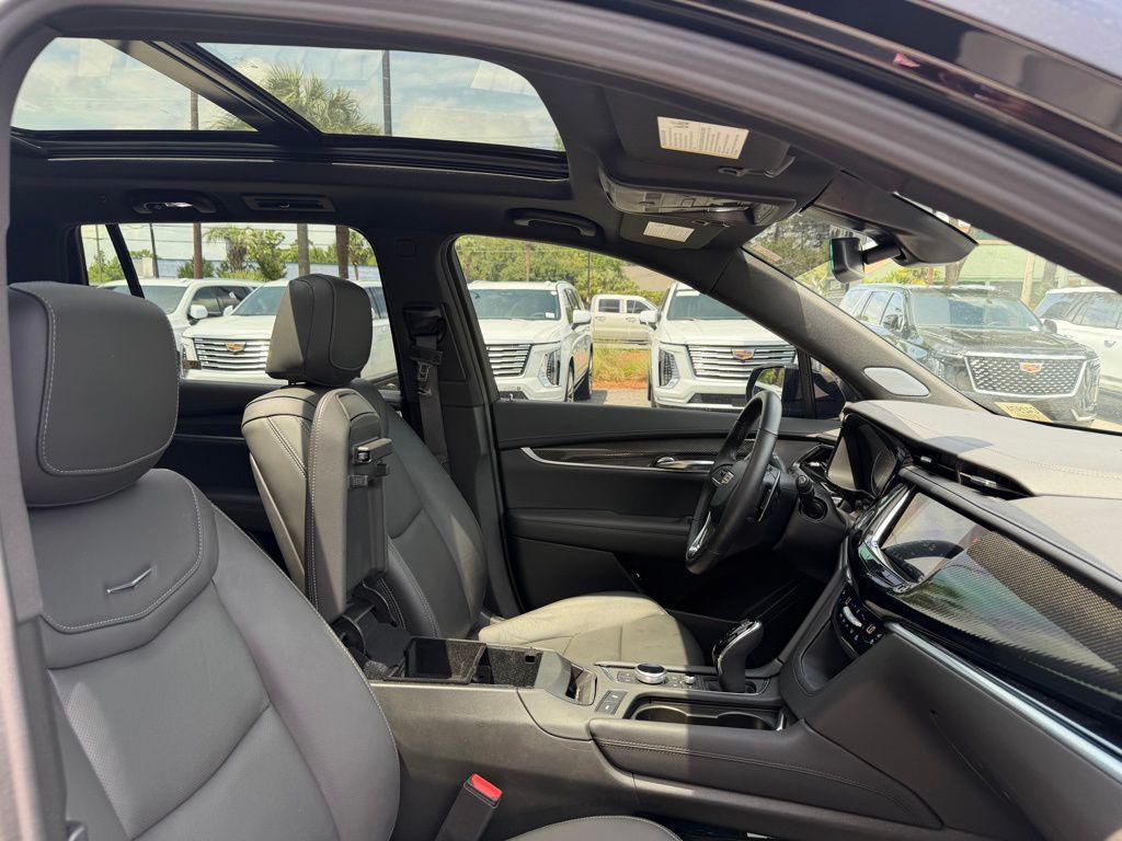 used 2025 Cadillac XT6 car, priced at $52,048