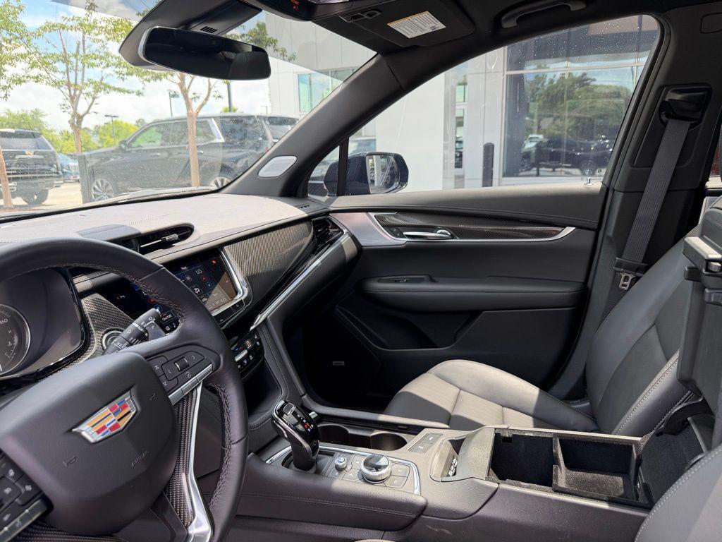 used 2025 Cadillac XT6 car, priced at $52,048