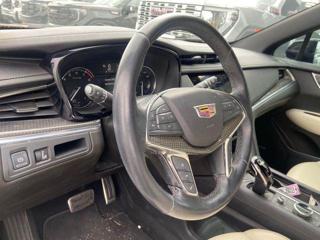 used 2022 Cadillac XT5 car, priced at $33,390