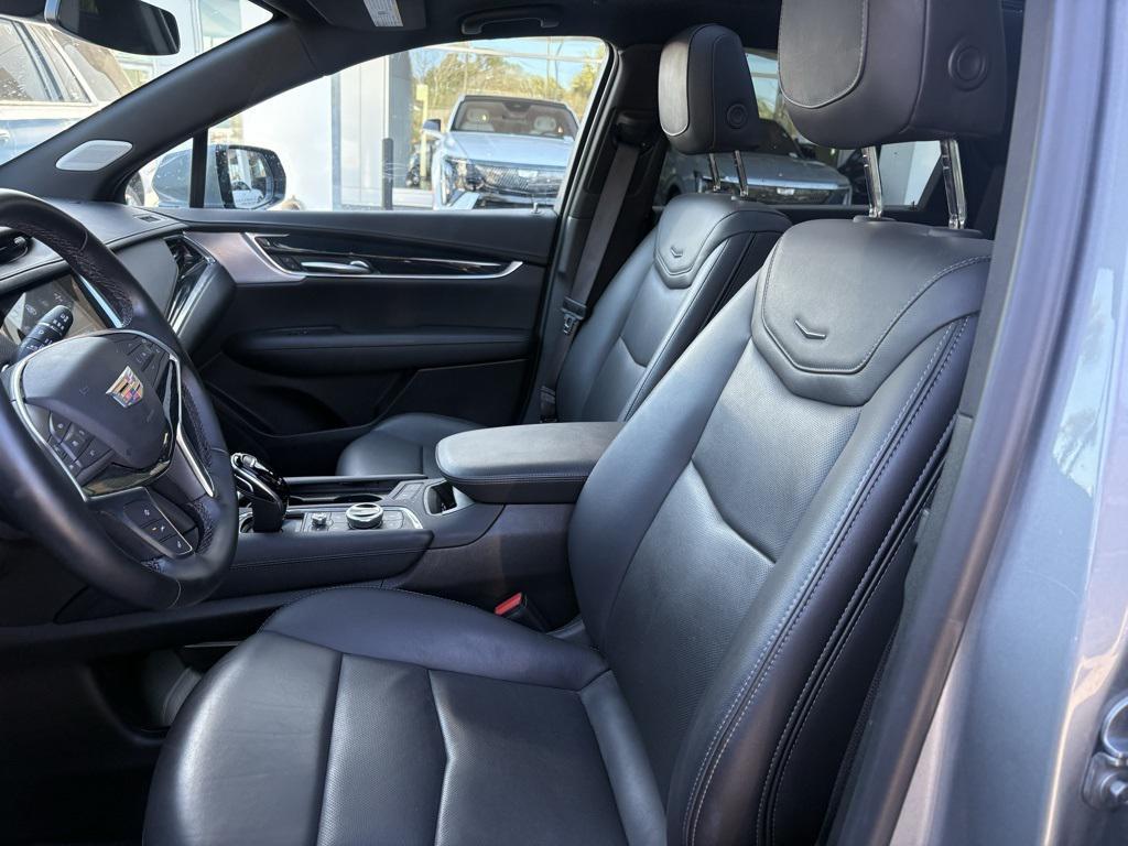 used 2025 Cadillac XT5 car, priced at $42,940