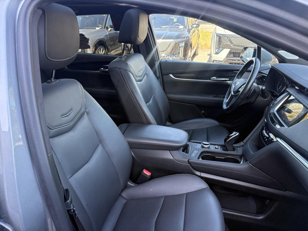 used 2025 Cadillac XT5 car, priced at $42,940