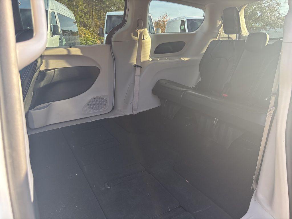 used 2024 Chrysler Pacifica car, priced at $27,291