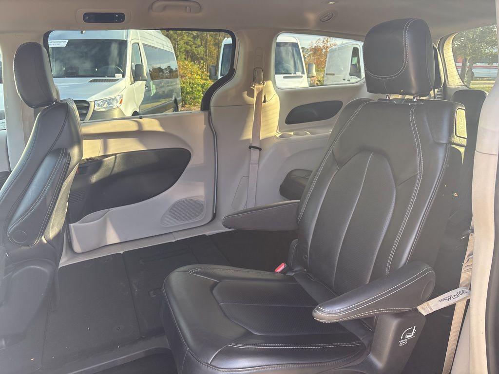 used 2024 Chrysler Pacifica car, priced at $27,291