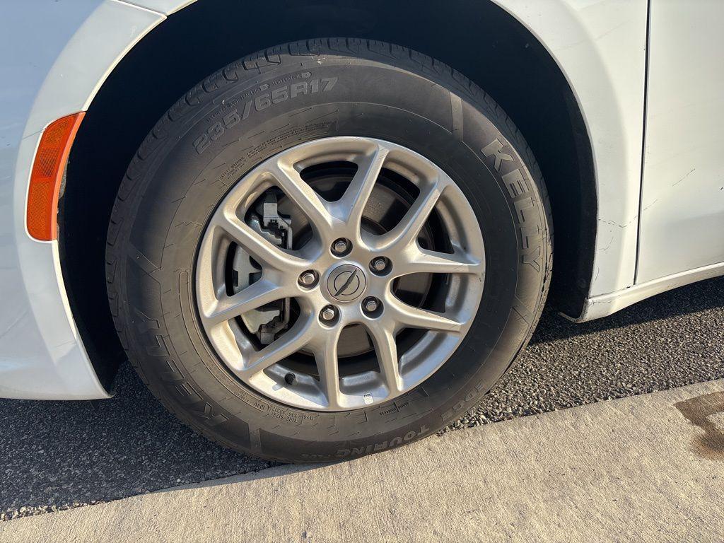 used 2024 Chrysler Pacifica car, priced at $27,291