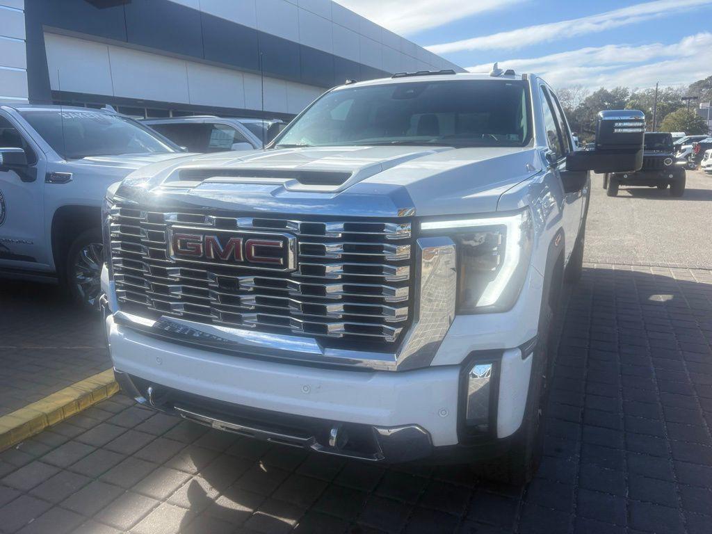used 2024 GMC Sierra 2500 car, priced at $73,704