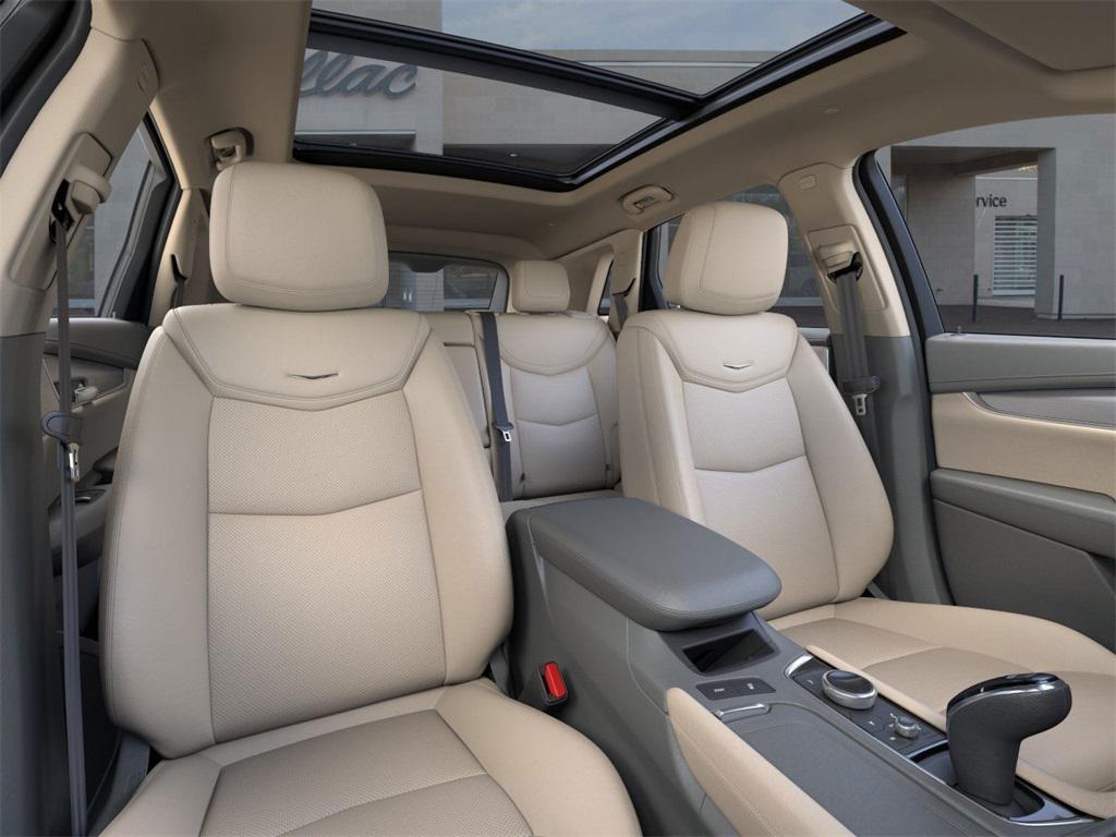 new 2025 Cadillac XT5 car, priced at $52,198