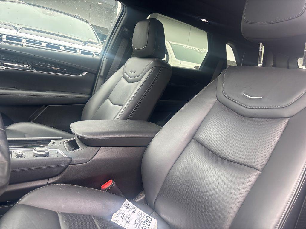 used 2023 Cadillac XT5 car, priced at $33,396
