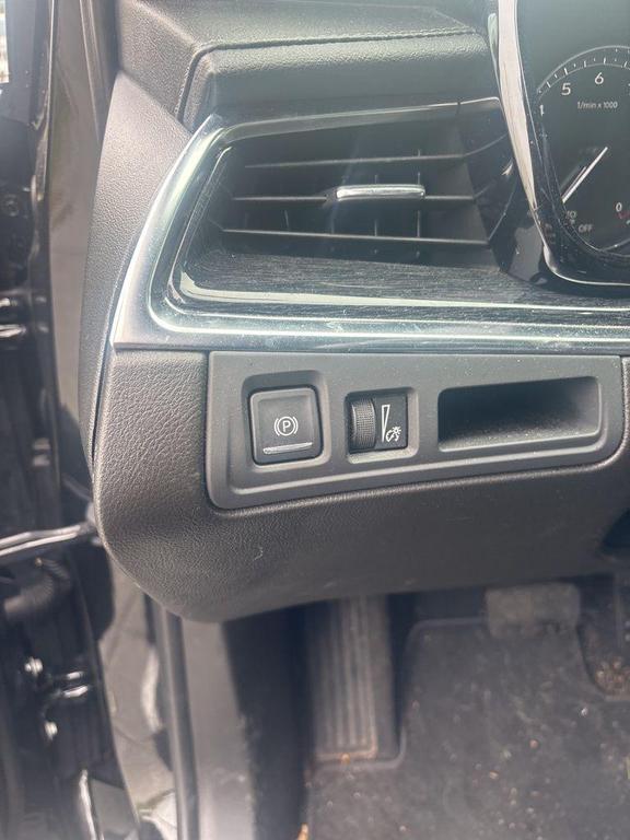 used 2023 Cadillac XT5 car, priced at $33,396