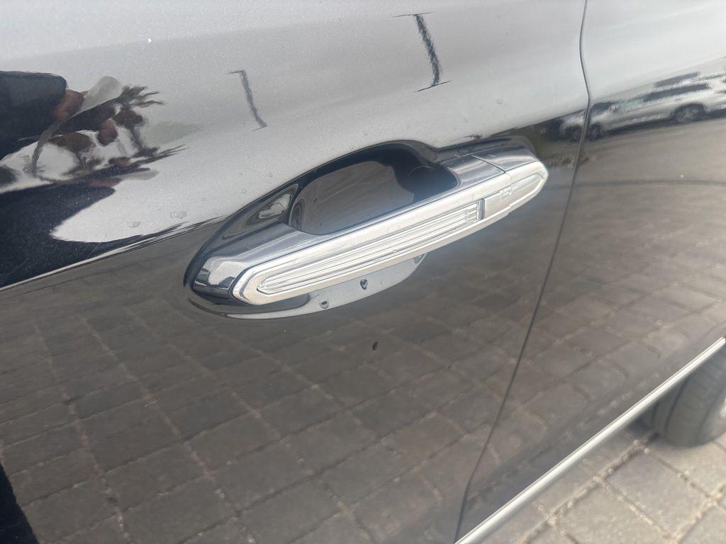 used 2023 Cadillac XT5 car, priced at $33,396