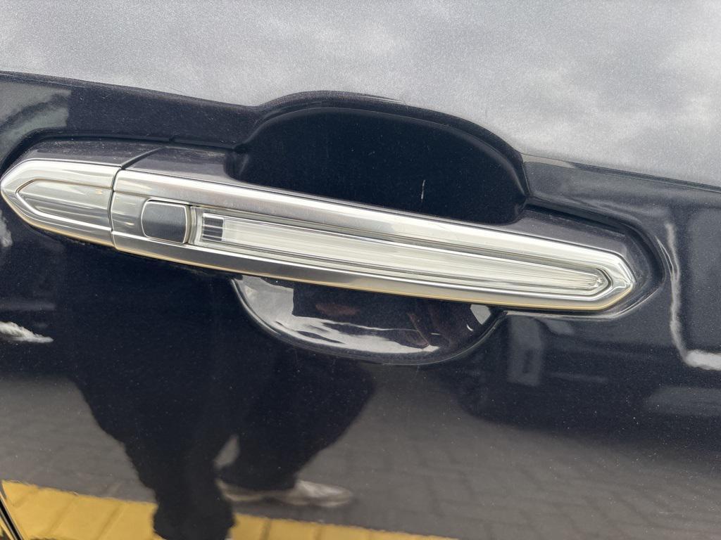 used 2023 Cadillac XT4 car, priced at $26,370