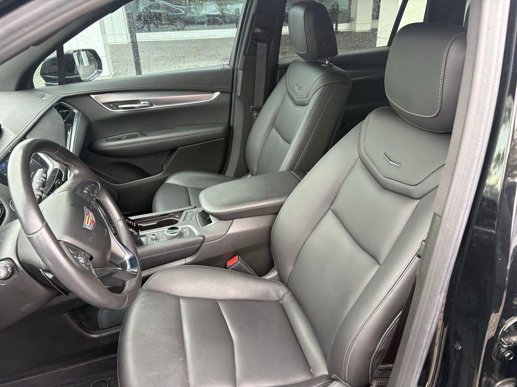 used 2024 Cadillac XT6 car, priced at $38,799
