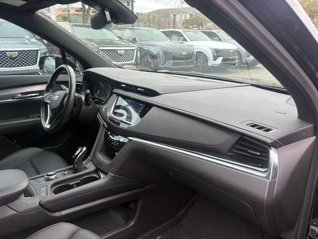 used 2024 Cadillac XT6 car, priced at $38,799