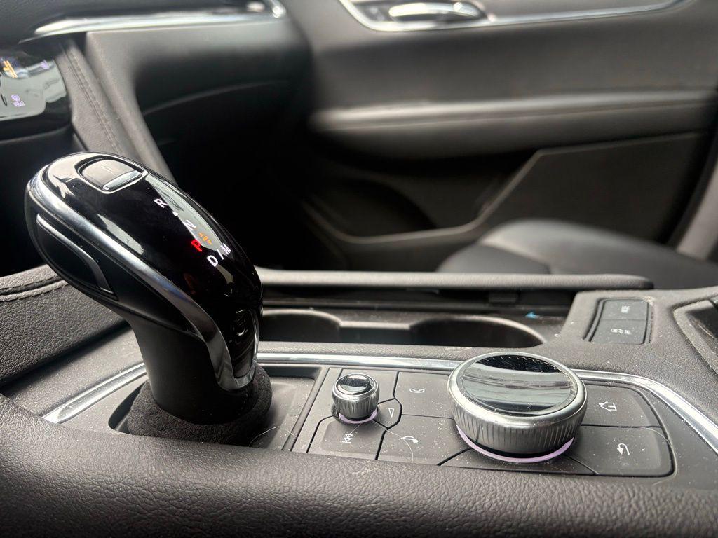 used 2024 Cadillac XT6 car, priced at $38,799