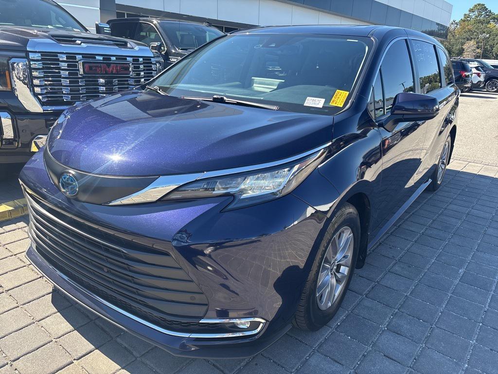 used 2022 Toyota Sienna car, priced at $30,321