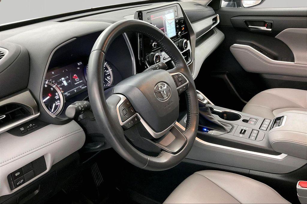 used 2022 Toyota Highlander car, priced at $39,285