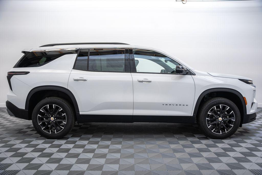new 2026 Chevrolet Traverse car, priced at $48,335