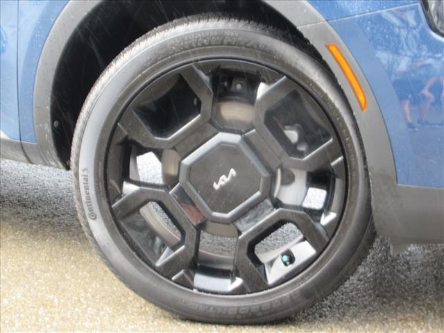 used 2024 Kia Sorento car, priced at $32,100