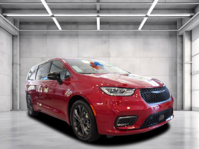new 2026 Chrysler Pacifica car, priced at $37,591