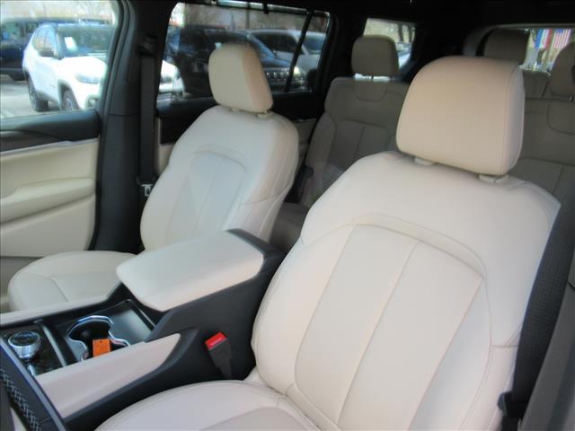 new 2025 Jeep Grand Cherokee L car, priced at $44,005