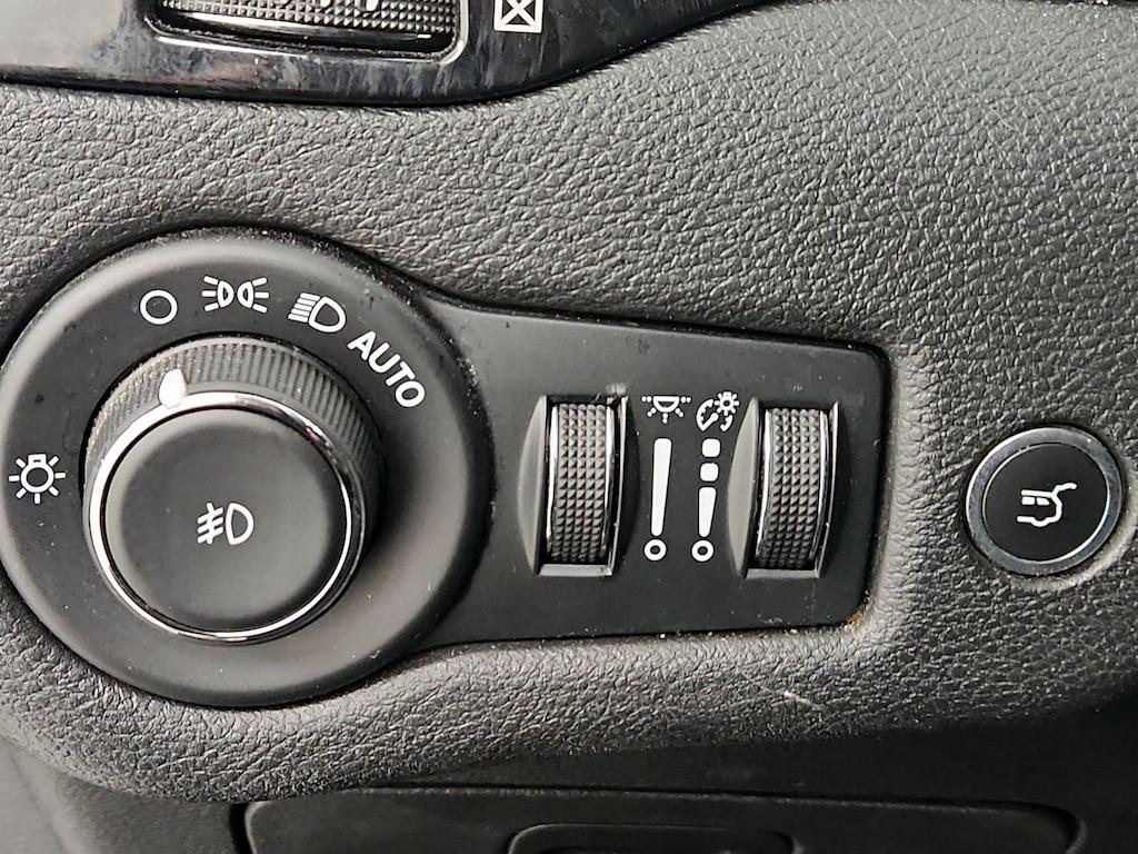 used 2023 Jeep Cherokee car, priced at $20,998