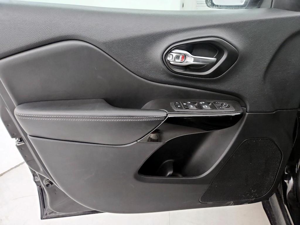 used 2023 Jeep Cherokee car, priced at $20,998